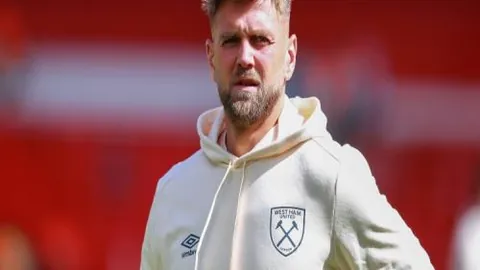 热刺新星双响庆处子秀，西蒙斯荣膺全场最佳，助热刺2-0完胜布伦特福德！